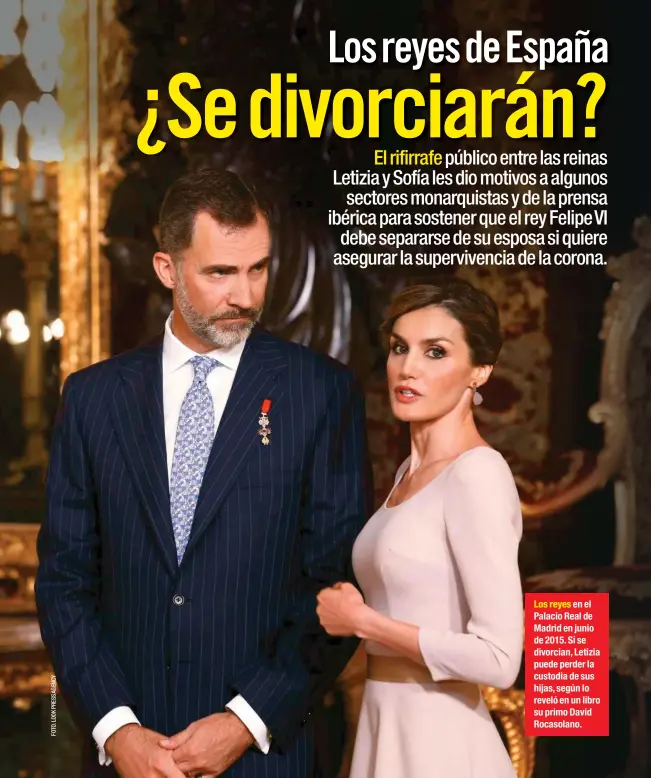  ??  ?? Los reyes en el Palacio Real de Madrid en junio de 2015. Si se divorcian, Letizia puede perder la custodia de sus hijas, según lo reveló en un libro su primo David Rocasolano.