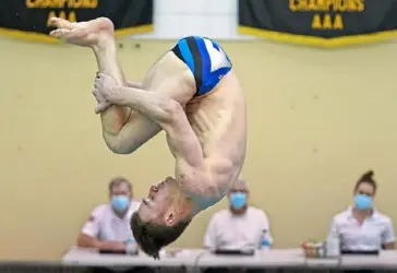  ?? Peter Diana/Post-Gazette phot ?? Cole O’Connor became the first South Park diver to win a WPIAL title since 2012.