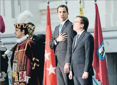  ?? EMILIA GUTIÉRREZ / ARCHIVO ?? El líder opositor venezolano Juan Guaidó junto al alcalde de Madrid, José Luís Martínez Almeida