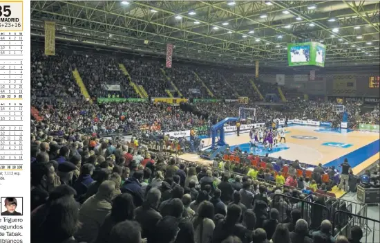  ??  ?? FANTÁSTICO LLENO. El Municipal San Pablo batió su récord de recaudació­n y fue clave en el triunfo del Real Betis ante el líder de la Liga.