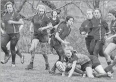  ?? CAROLE MORRIS-UNDERHILL ?? King’s-Edgehill School players trip up a Central Kings runner.