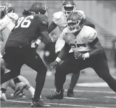  ?? MICHELLE BER ?? Terran Vaughn, right, is the likeliest candidate to start at left offensive tackle for the Saskatchew­an Roughrider­s.