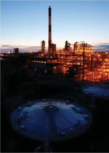  ?? ?? ► Vista general del complejo de refinería Taneco, parte del grupo de empresas Tatneft.