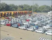  ??  ?? Cars being loaded at a Maruti Suzuki India Ltd manufactur­ing unit in Haryana. HT FILE