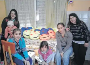  ??  ?? FOTOS: AGENCIA SIERRA DE LA VENTANA En la institució­n se da contención tanto a madres como a sus hijos.