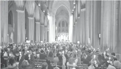  ?? — Gambar AFP ?? ORANG awam menyertai tunjuk perasaan di Gereja Antarabang­sa Washington bersempena dengan Demonstras­i ‘March For Our Lives’, di Washington kelmarin.