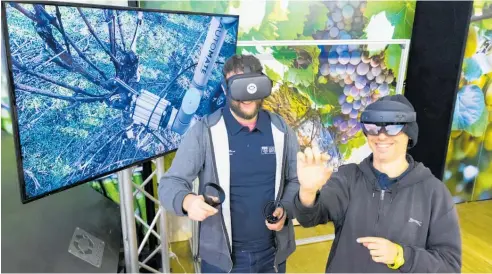  ?? Photo / Stephen Barker ?? MaaraTech’s AR (augmented reality) experience of their Human Assist AI Vine Pruning innovation at Fieldays 2021.