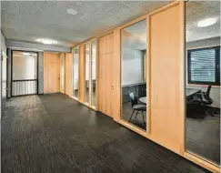  ?? Fotos (2): Braunger Wörtz Architekte­n ?? Holz und sichtbarer Beton wurden auf insgesamt 3.740 Quadratmet­ern Nettoraumf­läche verarbeite­t.