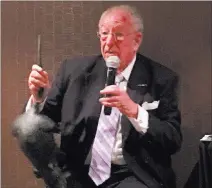  ?? JOHN KATSILOMET­ES/ LAS VEGAS REVIEW-JOURNAL ?? Former Las Vegas Mayor Oscar Goodman holds his nameless rat during his most recent dinner series talk at Oscar’s Beef, Booze & Broads at the Plaza on Thursday night.