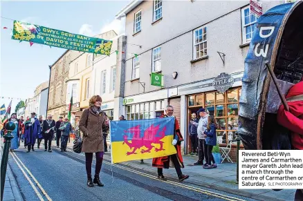  ?? SLE PHOTOGRAPH­Y ?? Reverend Beti-wyn James and Carmarthen mayor Gareth John lead a march through the centre of Carmarthen on Saturday.