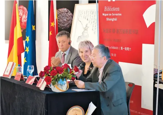  ??  ?? From left: Chinese writer Sun Ganlu, Inma González Puy, director of the Instituto Cervantes in Shanghai, and Chen Kaixian, a Cervantes expert, at the book launch of Relinque’s translatio­n of Don Quixote in Shanghai recently — Photos/Ti Gong