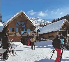  ?? HERALD PHOTO BY MOIRA MCCARTHY ?? LUNCH TIME: The Temple Lodge at Lake Louise is a great spot for a burger.