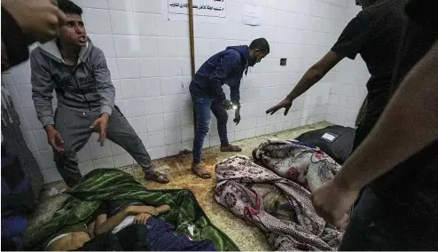 ?? ?? Bodies of people killed in the Israeli bombardmen­t of the Gaza Strip are brought to al Aqsa Hospital in Deir al Balah, Gaza Strip, April 9, 2024.