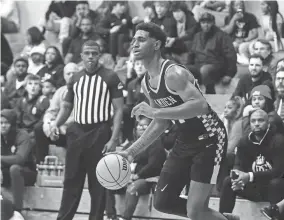  ?? CHRIS DAY/THE COMMERCIAL APPEAL ?? Camden’s Billy Richmond looks to pass the ball during the game against Houston in Germantown on Friday.