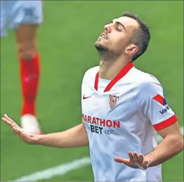  ??  ?? Joan Jordán celebra un tanto con el Sevilla en la presente temporada.