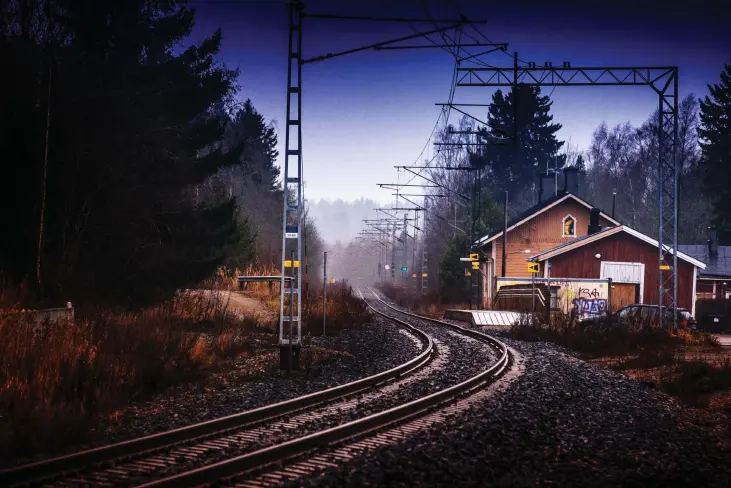  ?? FOTO: CATA PORTIN ?? Persontåg har inte stannat i Nickby sedan 1981. Nu hoppas man på en
■ tillväxt för att få i gång persontraf­iken igen.