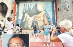  ?? — AFP photos ?? Tourists visit the tomb of Dali (pictured left) at the Teatre-Museu Dali (Theatre-Museum Dali) following the exhumation of Dali’s remains in Figueras on Friday.