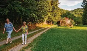  ?? PHOTOS BY JEFF SWENSEN / WASHINGTON POST ?? Linda Shaw walks with her mother, Norma, on their farm. Linda’s father, George, died last year at the VA hospital in Clarksburg, W.Va., and an autopsy showed a severe blood-sugar drop hours before his death. It was similar to several other deaths.