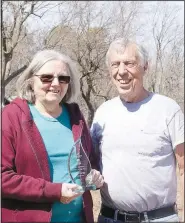  ?? (NWA Democrat-Gazette/Lynn Kutter) ?? Jim Sposato (right) presents Judy Cohea of Lincoln with the 2021 Rookie of the Year award from the Washington County Master Gardeners. Sposato, who was Cohea’s mentor for the program, received the 2021 Mentor of the Year award.