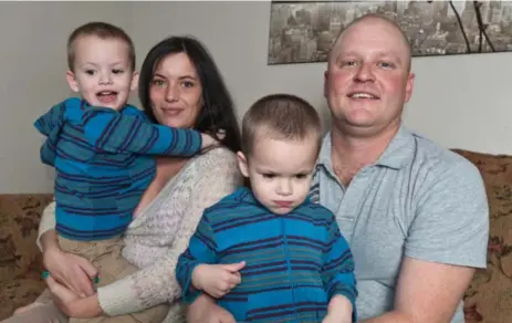  ?? MARC GRANDMAISO­N ?? Jennifer and Erik Forsyth left Etobicoke and moved to New Brunswick last year to get autism treatment for 3-year-old sons Kane and Cyrus.