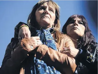  ?? WWW.INFOJUSNOT­ICIAS.GOV.AR ?? La directora de la escuela,
Elsa Vincova, y la docente Alejandra Bellini.