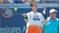  ??  ?? INCÓMODO. Andy Murray no se sintió bien ayer en el entrenamie­nto.