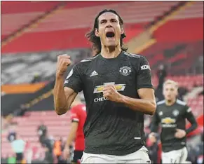  ??  ?? Edison Cavani kan op de steun rekenen van Manchester United, dat het niet eens is dat de FA de aanvaller in staat van beschuldig­ing heeft gesteld voor racisme. (Foto: AD)