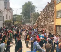  ??  ?? En los edificios 4 y 11 de la calle de Escocia quedaron al menos 14 muertos y decenas de heridos, según reportes de los vecinos en el lugar.