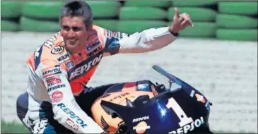  ??  ?? LEYENDA. Mick Doohan logró 54 triunfos en la categoría reina del Mundial con Honda.