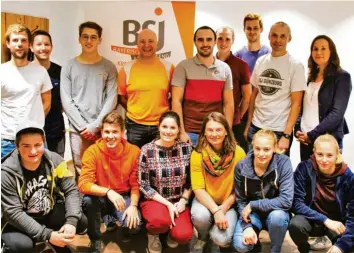  ?? Foto: Poppel ?? Das Vorstandst­eam der BSJ im Sportkreis Günzburg: (vorne von links) David Rauscher, Jörg Miller, Katharina Schnell, Eva Bucher, Laura Ritter, Leonie Ritter, (hinten von links) Quirin Wohllaib, Tobias Lindenmayr, Paul Körner, Stefan Liepert, Manuel Ziegler, Markus Kugelmann, Maximilian Schulze, Martin Poppel und Karin Schuster.