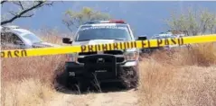  ?? FOTO: REFORMA ?? > Corporacio­nes policiales llegaron al sitio para recuperar el cuerpo.