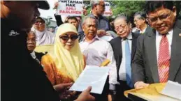  ??  ?? ... PKR president Datuk Seri Wan Azizah Wan Ismail handing a memorandum to ASP Nor Azman Yusof after leading 30 MPs on a march to Bukit Aman yesterday to protest the abuse of Sosma.