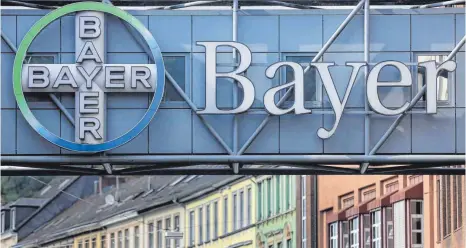  ?? FOTO: DPA ?? Logo des Bayer-Konzerns in Wuppertal: Bei Bayer wachsen die Zweifel an der von Beginn an umstritten­en Übernahme von Monsanto.