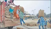  ?? HT FILE PHOTO ?? Labourers loading paddy onto a truck at Bhagtanwal­a grain market in Amritsar in October last year.