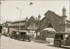  ?? RAVINDRA JOSHI/HT ?? The Shivaji Market in Pune Cantonment Board area. The MoD order is shorn of any common sense, especially with regard to security and civilmilit­ary relations