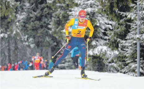  ?? FOTO: MARKO UNGER/STUDIO2 MEDIA ?? Friedrich Moch auf dem Weg zu seiner zweiten Silbermeda­ille bei der Junioren-WM in Oberwiesen­thal dieses Frühjahr. Jetzt darf sich der 20-jährige Isnyer im Weltcup bewähren.