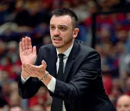  ??  ?? Coach
Nicola Brienza è alla prima stagione a Trento, la sua Dolomiti ha 12 punti dopo 14 partite