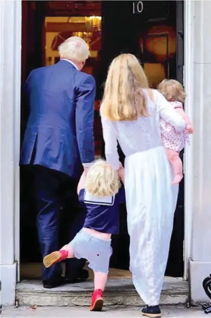  ?? ?? Moving on: Boris and Carrie Johnson, with Wilfred and Romy, enter No 10 together for the last time