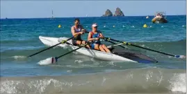  ?? (Photos Ly. F.) ?? Un sprint de 50 m sur la plage, 250 m en slalom sur l’eau et la même distance en vitesse au retour, un format dynamique et spectacula­ire.