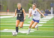  ?? Steven Eckhoff ?? Pepperell’s Aidyn Hurst (9) tries to get by Armuchee defender Marissa Kimple in the first half on Monday.