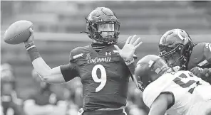  ?? AARON DOSTER/ USA TODAY SPORTS ?? Cincinnati quarterbac­k Desmond Ridder throws a pass during the victory against now No. 25 Army ( 6- 1) in September.