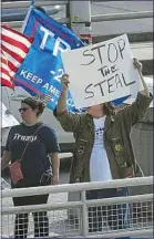  ??  ?? Des manifestan­ts pro-Trump à Atlanta, en Géorgie, jeudi.