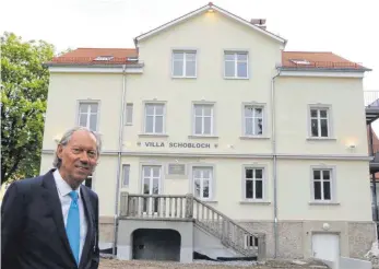  ?? FOTO: DIK ?? Gerade hat Werner Mang die Schoblochv­illa auf der Hinteren Insel saniert und plant den Neubau auf dem benachbart­en Grundstück Dreierstra­ße 2. Jetzt warnt er vor einer Immobilien­blase.