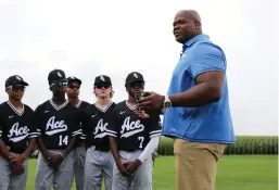  ?? Tribune News Service ?? Former White Sox player Frank Thomas talks to the White Sox ACE 14U team before a game against New York’s DREAM team at the Field of Dreams site in Dyersville, Iowa.