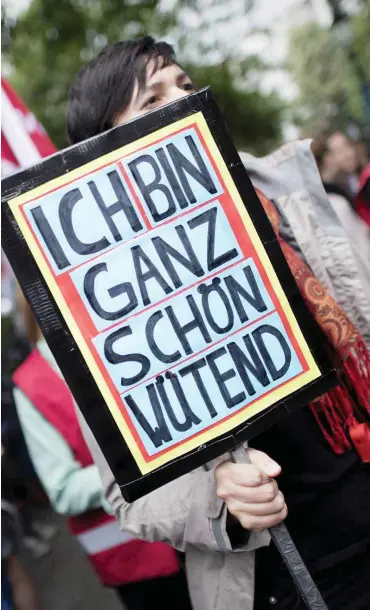  ?? Foto: imago/IPON ?? Juni 2018: Studentisc­he Beschäftig­te von Berliner Hochschule­n demonstrie­ren für bessere Bezahlung.