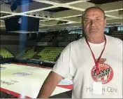  ?? (Photo Audrey Corminboeu­f) ?? Ancien basketteur, René gère jusqu’à  stadiers lors des gros matchs à Gaston-Médecin.