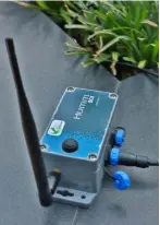  ??  ?? Hummbox soil monitors soil moisture and temperatur­e and - among other functions - can reduce water consumptio­n by as much as 23 percent