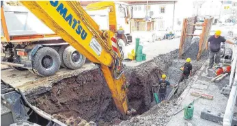  ?? FOTO: RIESTERER ?? Aktuell wird noch in der Bildackers­traße in VS-Schwenning­en gegraben. Danach ist sie in Richtung Marktplatz befahrbar.