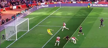  ?? SKY SPORTS ?? Crossing the line: Abameyang (No 14) is clearly offside from Ramsey’s flick