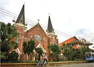  ?? AHMAD KHUSAINI/ JAWA POS ?? WARISAN BUDAYA: Keaslian GKKSPM Jalan Kepanjen ini masih terjaga dan sering jadi jujukan wisata.